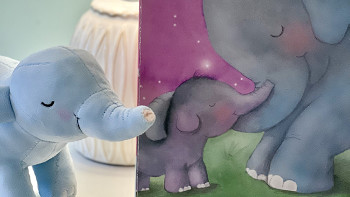 A new version of Un Beso Antes de Dormir now comes with a plushie!